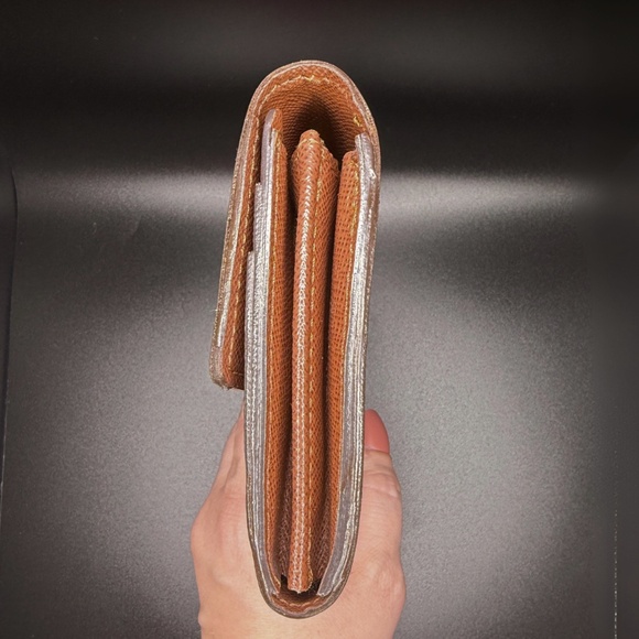 **SOLD** Louis Vuitton Monogram Sarah Wallet - Picture 5 of 16